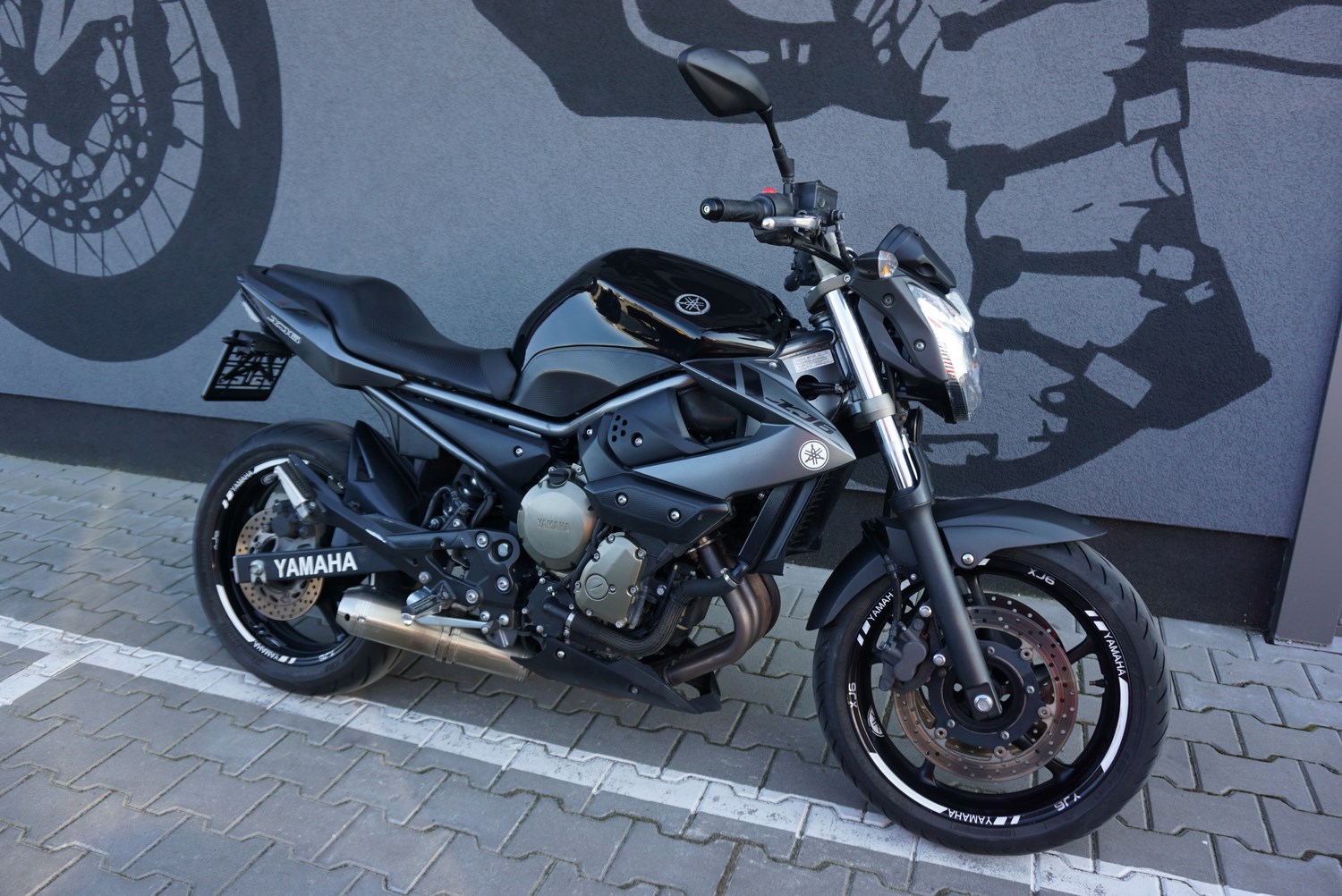 Yamaha XJ6-n